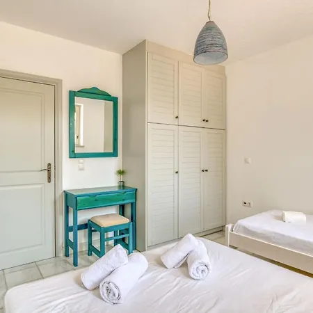 Joyfull With Shared Pool Villa Parikia (Paros)