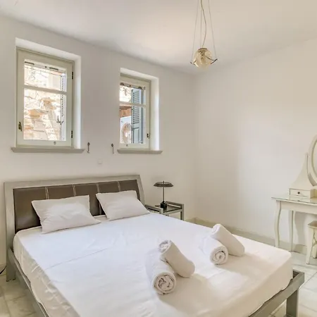 Joyfull With Shared Pool Villa