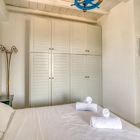 Joyfull With Shared Pool Parikia (Paros)